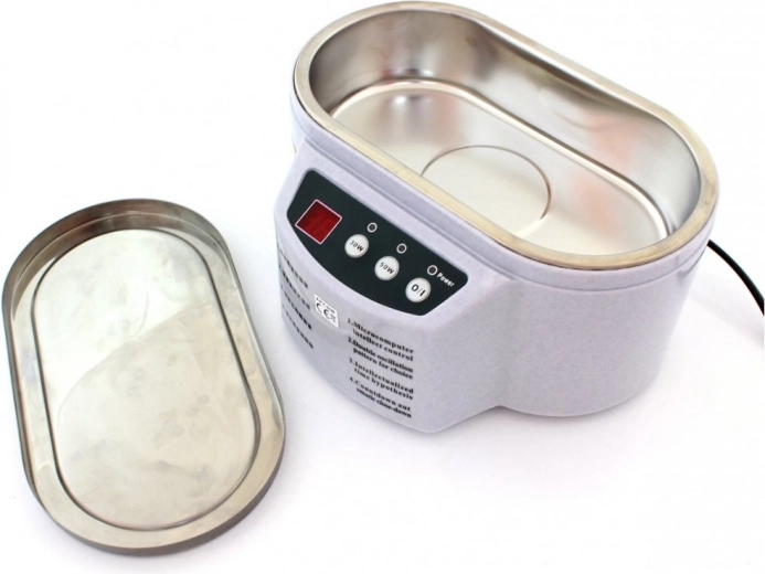 Prostorná komora 600 ml s kovovým víkem