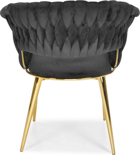 Zlaté kovové nohy a stabilní konstrukce