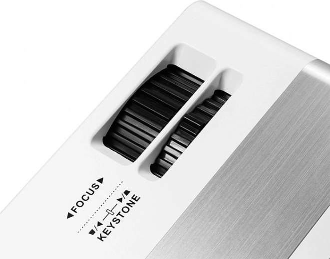 Přesné nastavení ostření a keystone