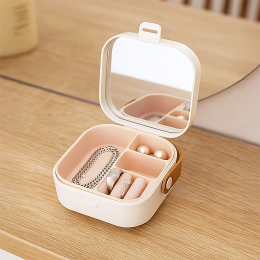 Zabudované zrcátko pro rychlé úpravy kdekoli