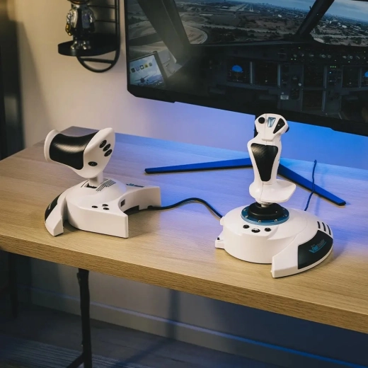 Nastav si odpor joysticku i ergonomii