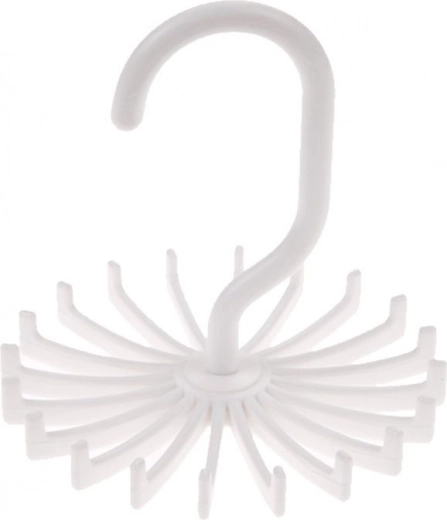 Až 20 kravat a pásků na jednom místě