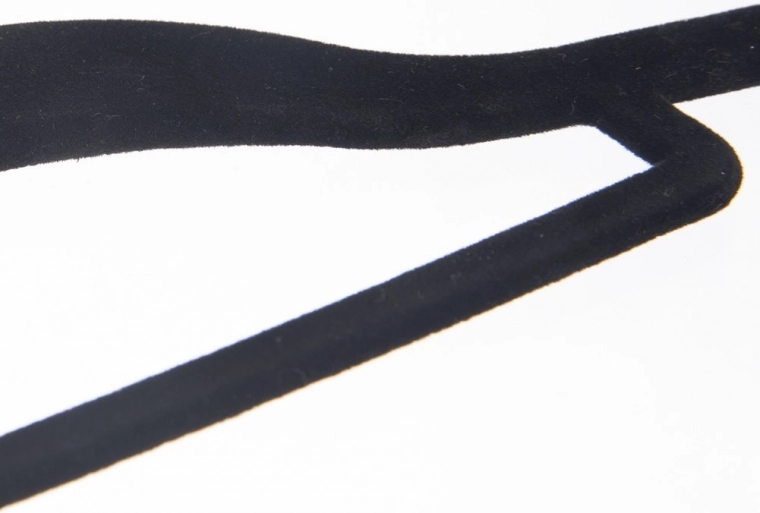 Antiskluzový velurový povrch