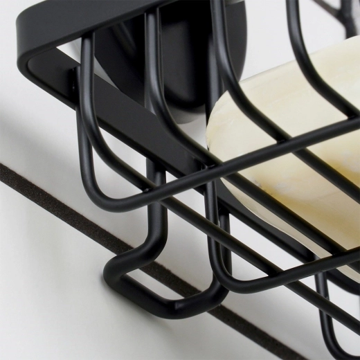 Odolná kovová konstrukce v matné černé