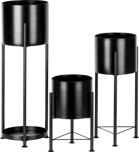 Pevná kovová konstrukce ve stylové černé