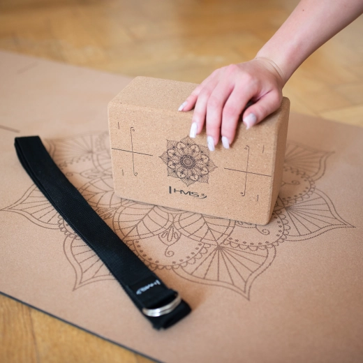 Korkový jóga blok pro stabilitu a hlubší protažení