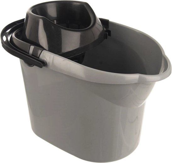 Vyjímatelný vymačkávač pro suchější mop