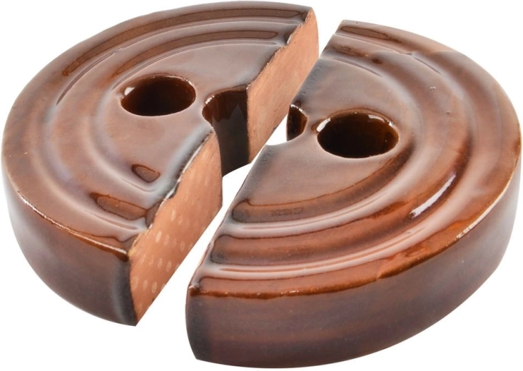 Dvoudílné provedení s otvory pro snadné vkládání