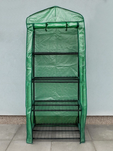 Čtyři police pro úsporu místa