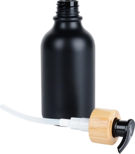 Uzamykatelná pumpička a pohodlné doplňování