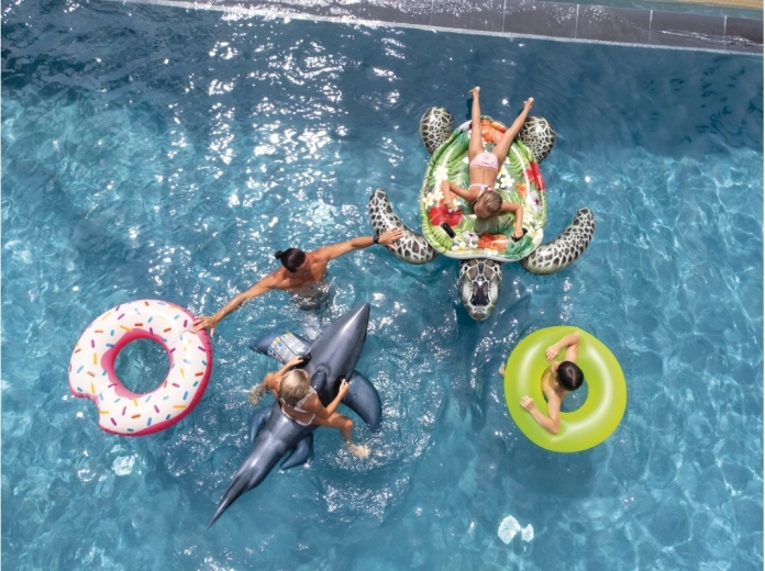 Komfortní plocha pro ležení a hraní