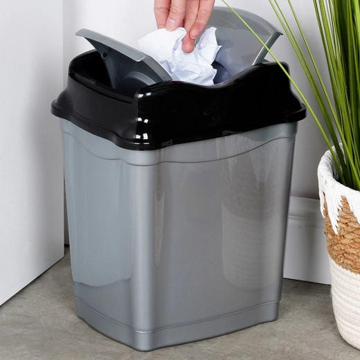 Výklopné víko pro čistý a pohodlný provoz