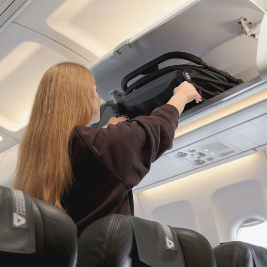 Cabin size: vejde se do přihrádky v letadle