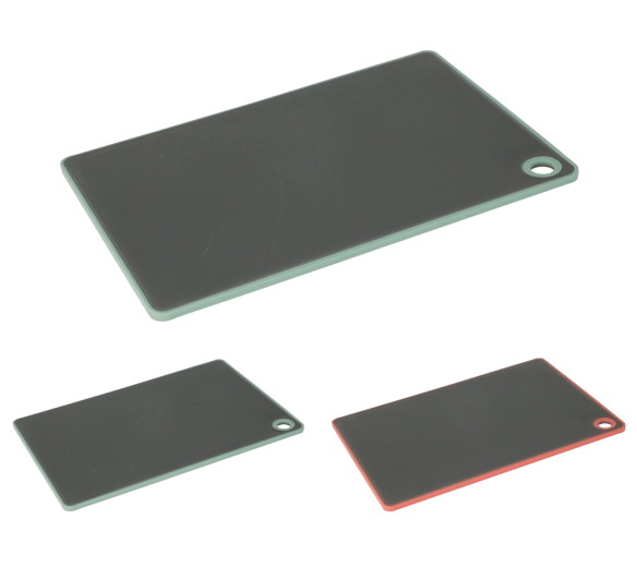 Plastové prkénko na krájení se zvýšeným okrajem 23 × 16 cm