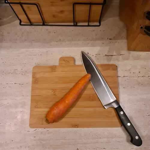 Loftový kovový stojan šetří místo