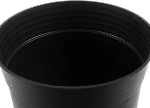 Pevný a pružný plast pro snadné vyjmutí rostlin