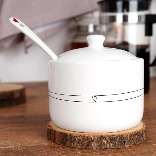 Praktické servírování s víčkem a lžičkou