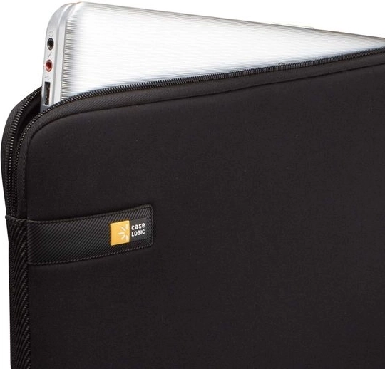 Přesné usazení pro 15–16" notebook