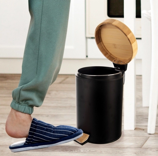 Hygienické pedálové otevírání bez dotyku rukou