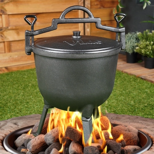 Stabilní třínožka pro bezpečné vaření nad ohněm