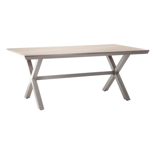 Prostorný stůl pro rodinné stolování