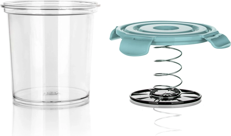 Přehledné skladování díky čirému plastu