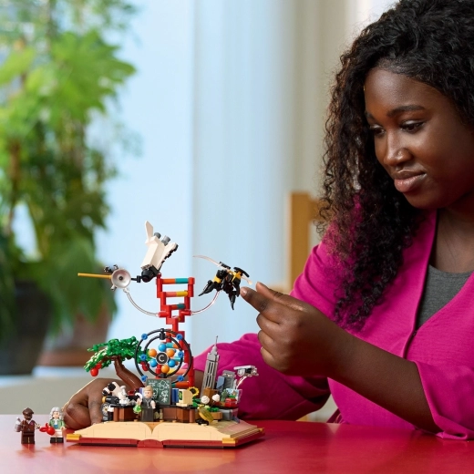 Ikoničtí vědci jako minifigurky