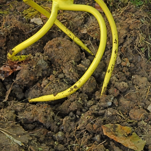 Spirálové a zakřivené hroty pro účinné kypření