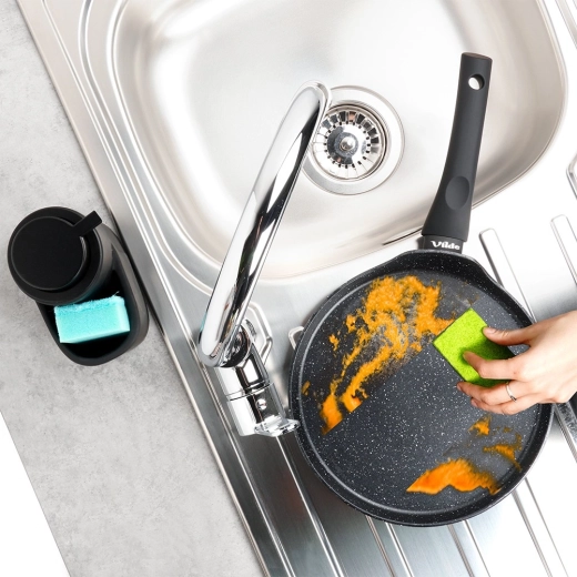 Nepřilnavý granitový povrch pro snadné otáčení