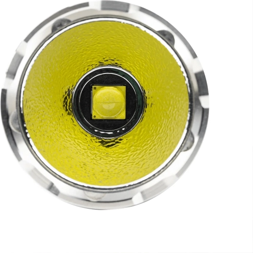 Až 4 500 lm a dosvit 290 m