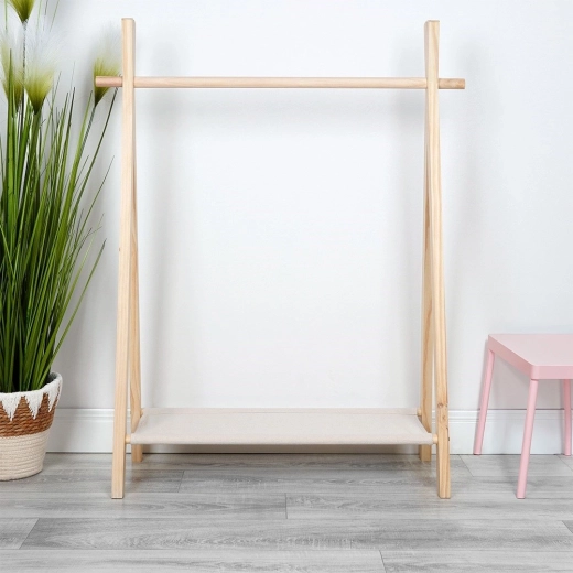 Stabilní A‑rám z přírodního dřeva