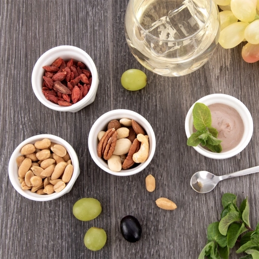 Elegantní bílý design pro každý stůl