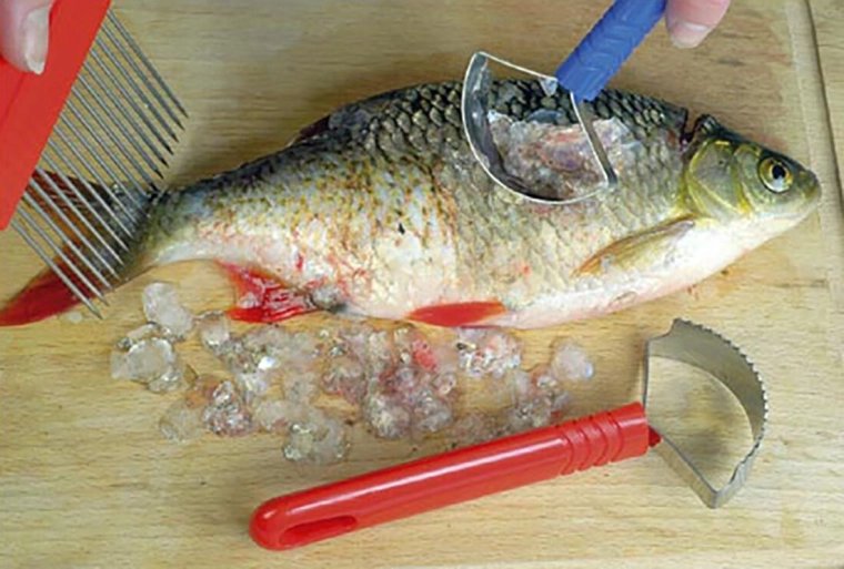 Praktická pomůcka pro kuchyň i rybáře