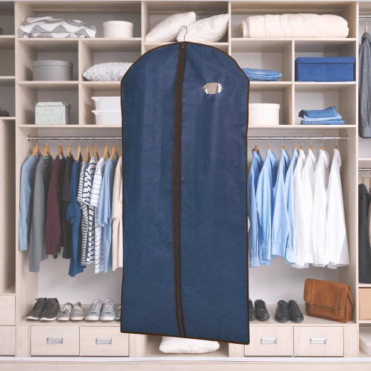 Úhledné skladování ve skříni