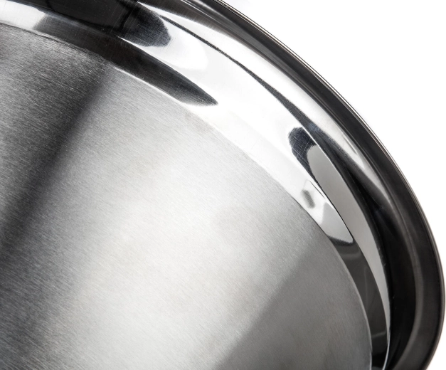 Široký lem pro pohodlné nalévání