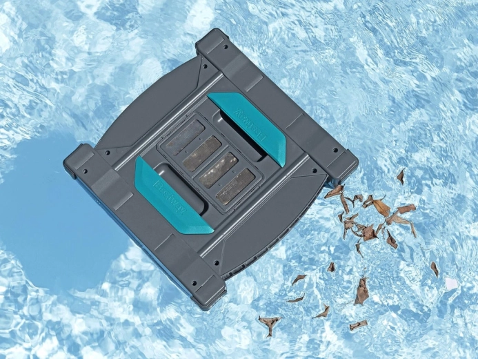 Čištění 2v1: dno i hladina v jednom kroku