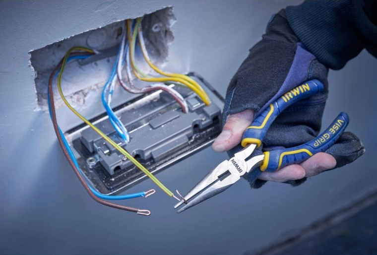 Tenký profil pro práci v úzkých prostorech