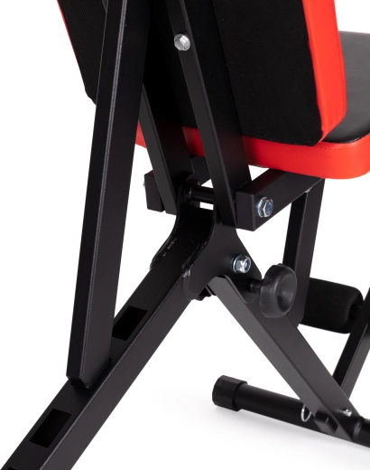 Stabilní kovová konstrukce a pohodlné polstrování