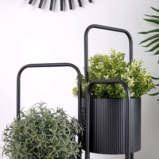 Pevný kov a ryhované oslonky