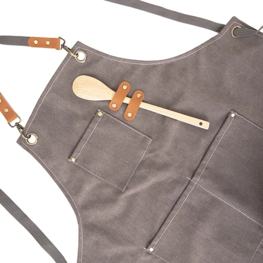 Praktické kapsy a poutka na nástroje