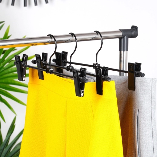 Úspora místa a pořádek ve skříni