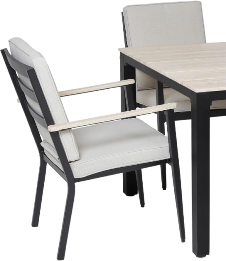 Pohodlí díky silným béžovým polštářům