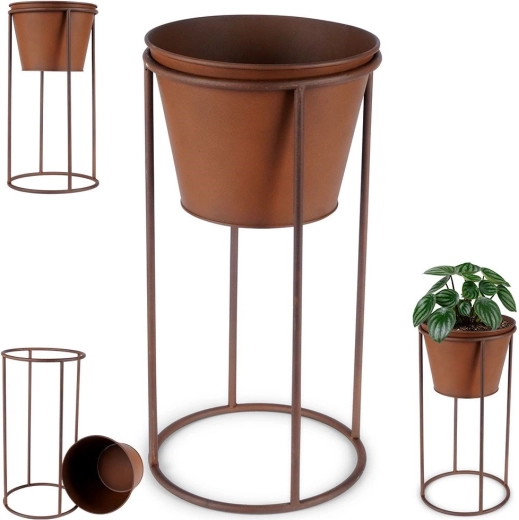 Stabilní kovová konstrukce s retro patinou