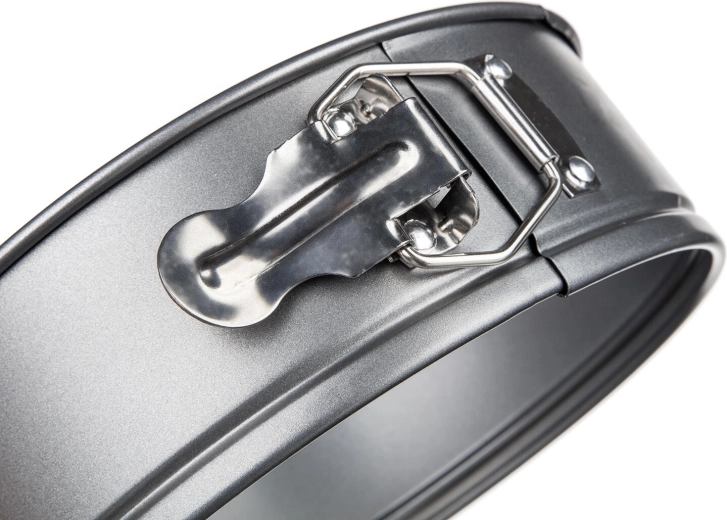 Boční otevírání pro snadné vyjmutí dortu