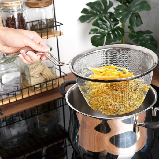 Bezpečná manipulace nad hrncem