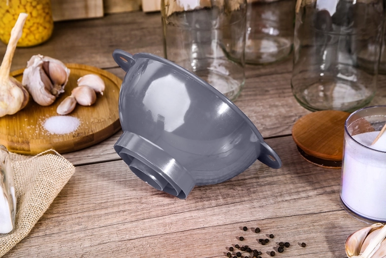 Široká miska pro nalévání bez rozlití