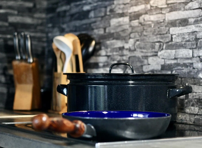 Kompatibilní s indukcí i všemi typy sporáků