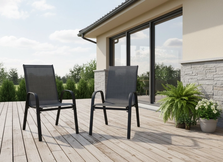 Stohovatelný design šetří místo