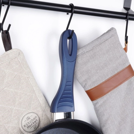 Ergonomická rukojeť s otvorem na zavěšení