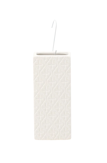 Elegantní bílý design s reliéfním vzorem
